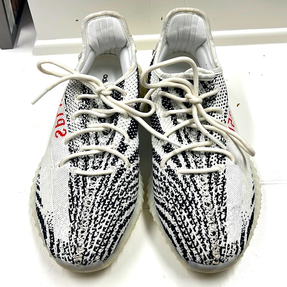 Yeezy boost 350 V2 “Zebra”.
